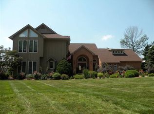 2829 E Prestwick Rd, Winona Lake, IN 46590