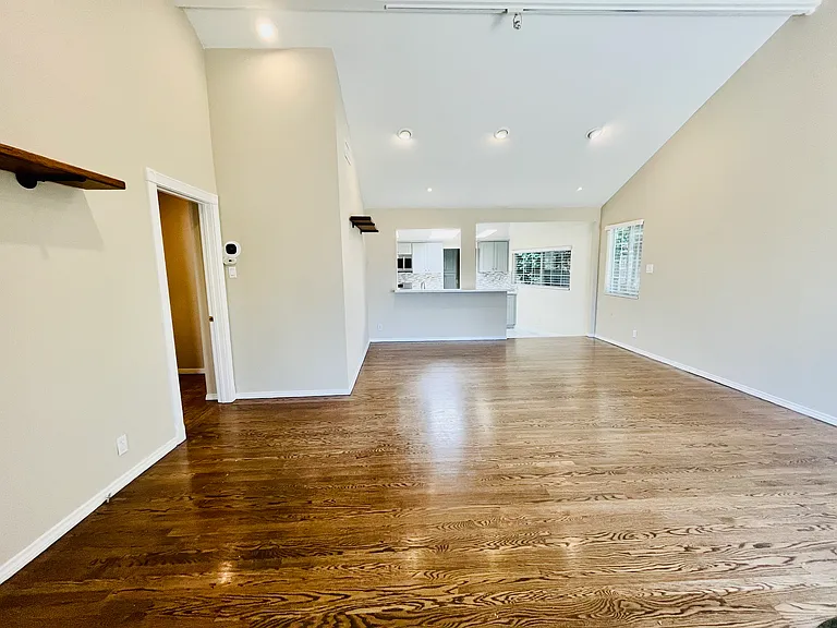729 Orange Dr — Photo 5