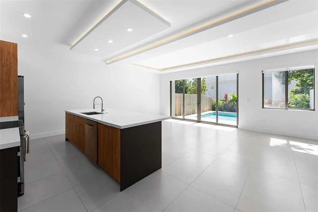 Great Location & Modern! — Photo 3