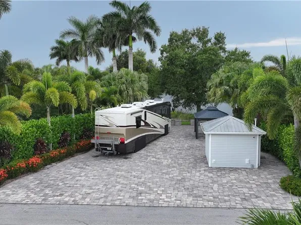 5608 Brightwood DR, FORT MYERS, FL 33905