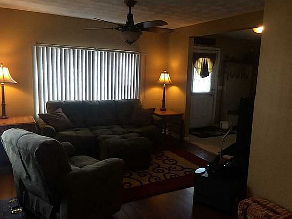 5th image of 8 Dinsdale Ct
