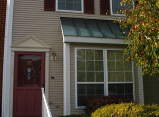 89 Columbus Dr, Franklin Park, NJ