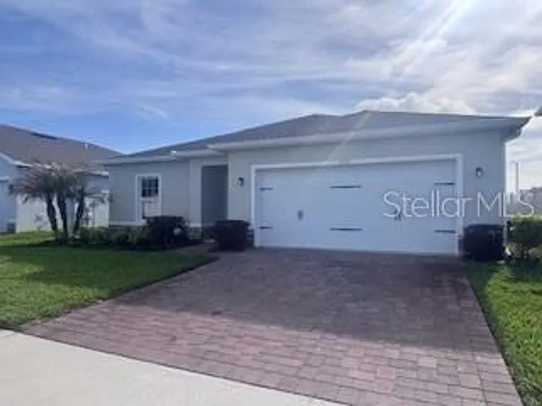 1105 Lexington Ln — Photo 1