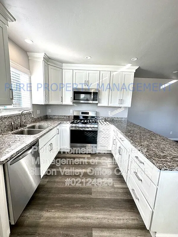 3 bed, 2.0 bath, 1040 sqft, $3,495 — Photo 3