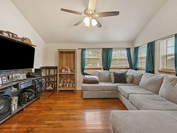 3rd image of 315 Ritchey St