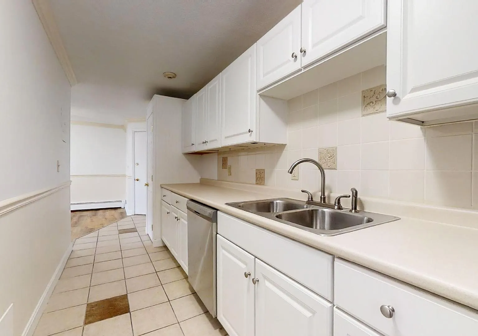 521 Smithfield Rd — Photo 2