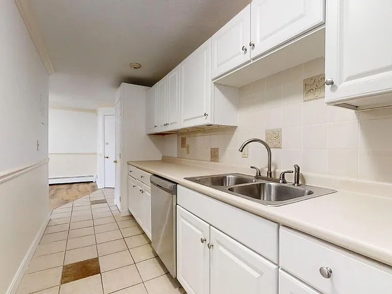 521 Smithfield Rd #204 — Photo 2