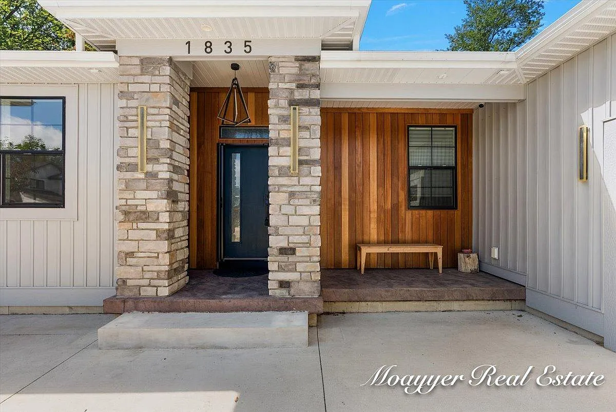 1835 Gloryfield Dr SW — Photo 4