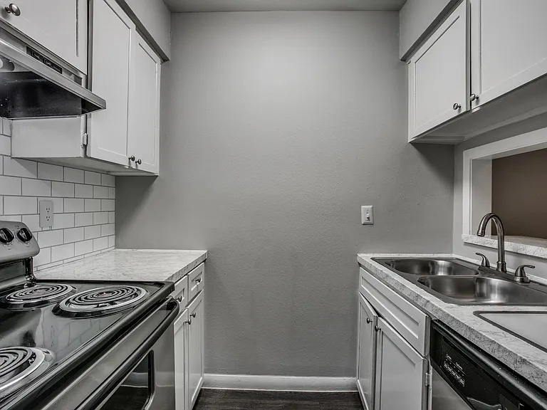 Bellaire Oaks Apartments — Photo 18