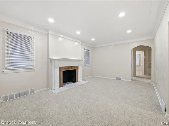 3rd image of 9722 Wayburn St