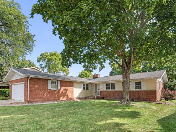 2208 Vine St, Valparaiso, IN 46383