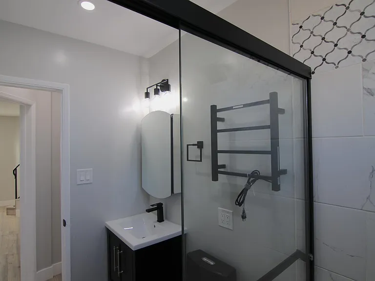 120 Roswell Ave #12 — Photo 20