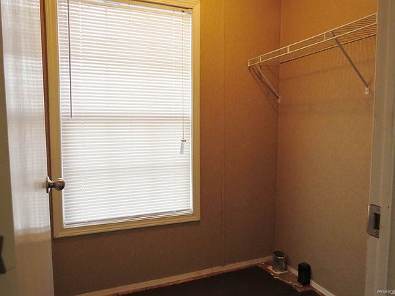 3rd image of 160 Suzanne Ln
