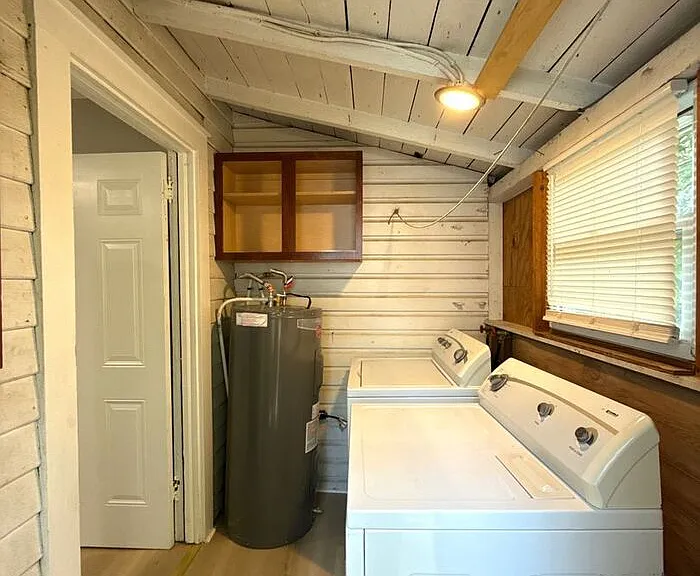 831 Cason St — Photo 3