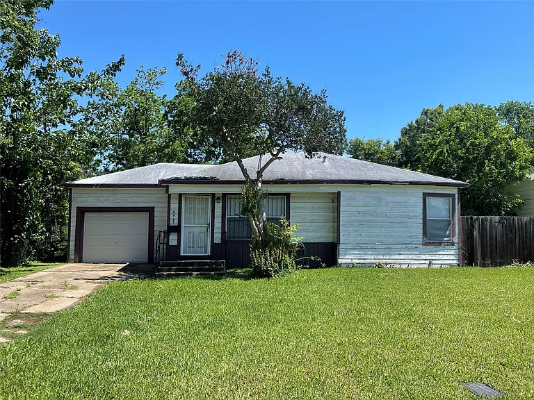 4623 Perry St — Photo 2