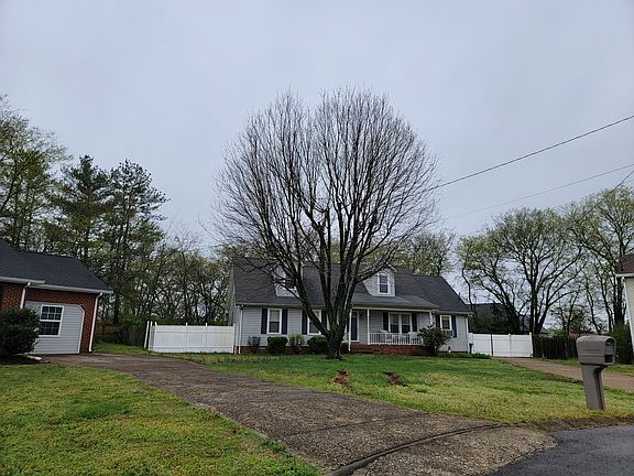 3rd image of 211 Paul Revere Ln