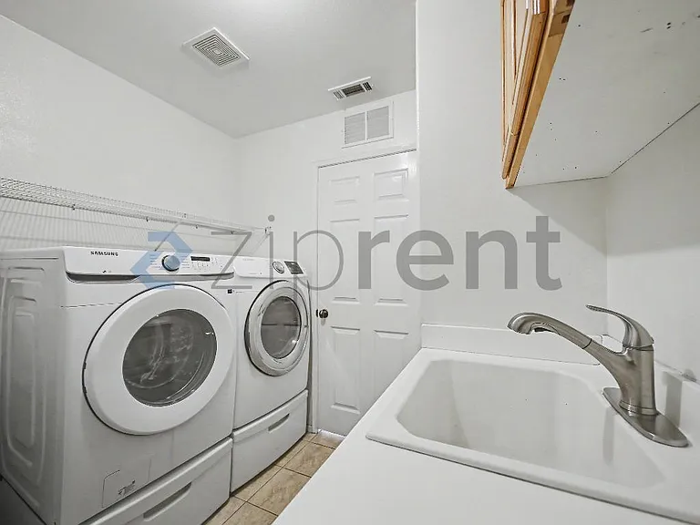294 Kieswetter St — Photo 19