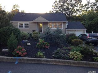 94 Grove Rd, Kings Park, NY 11754