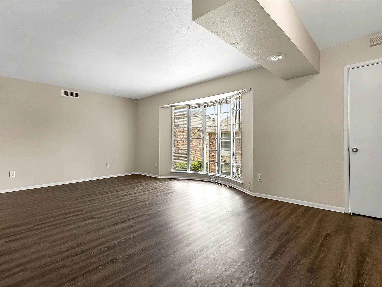 2 bed, 1320 sqft, $1,800 — Photo 3