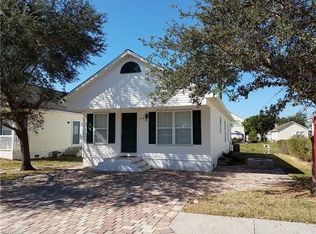 418 Leawood Cir, Naples, FL 34104