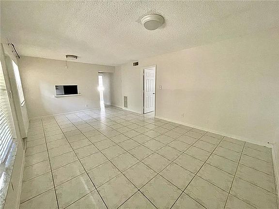 4th image of 312 SE 10th Ave APT B