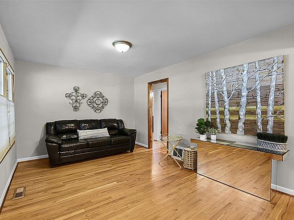 3rd image of 980 Saint Brendan Ln