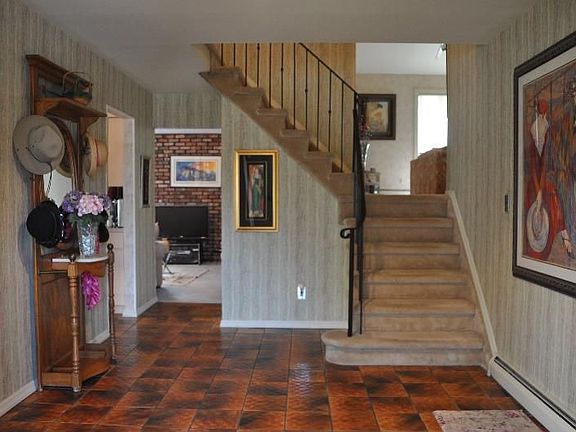 2nd image of 112 Pamela Ln