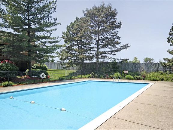 4th image of 300 Farington Blvd APT 55