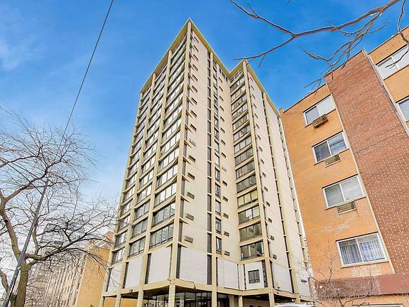 3rd image of 5740 N Sheridan Rd APT 12E