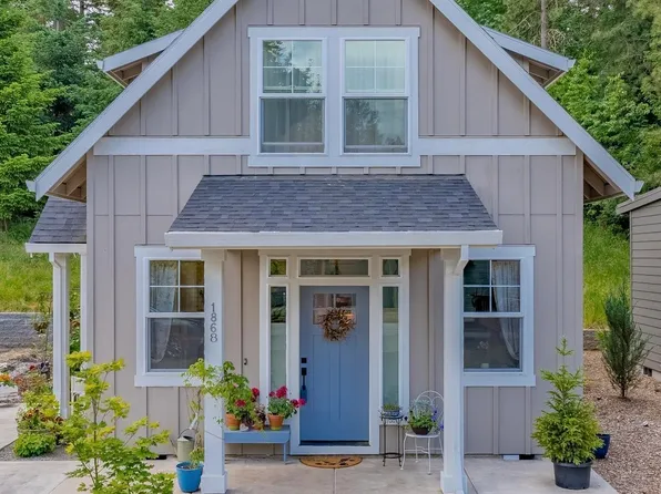 1868 Cousteau Loop SE, Salem, OR 97302