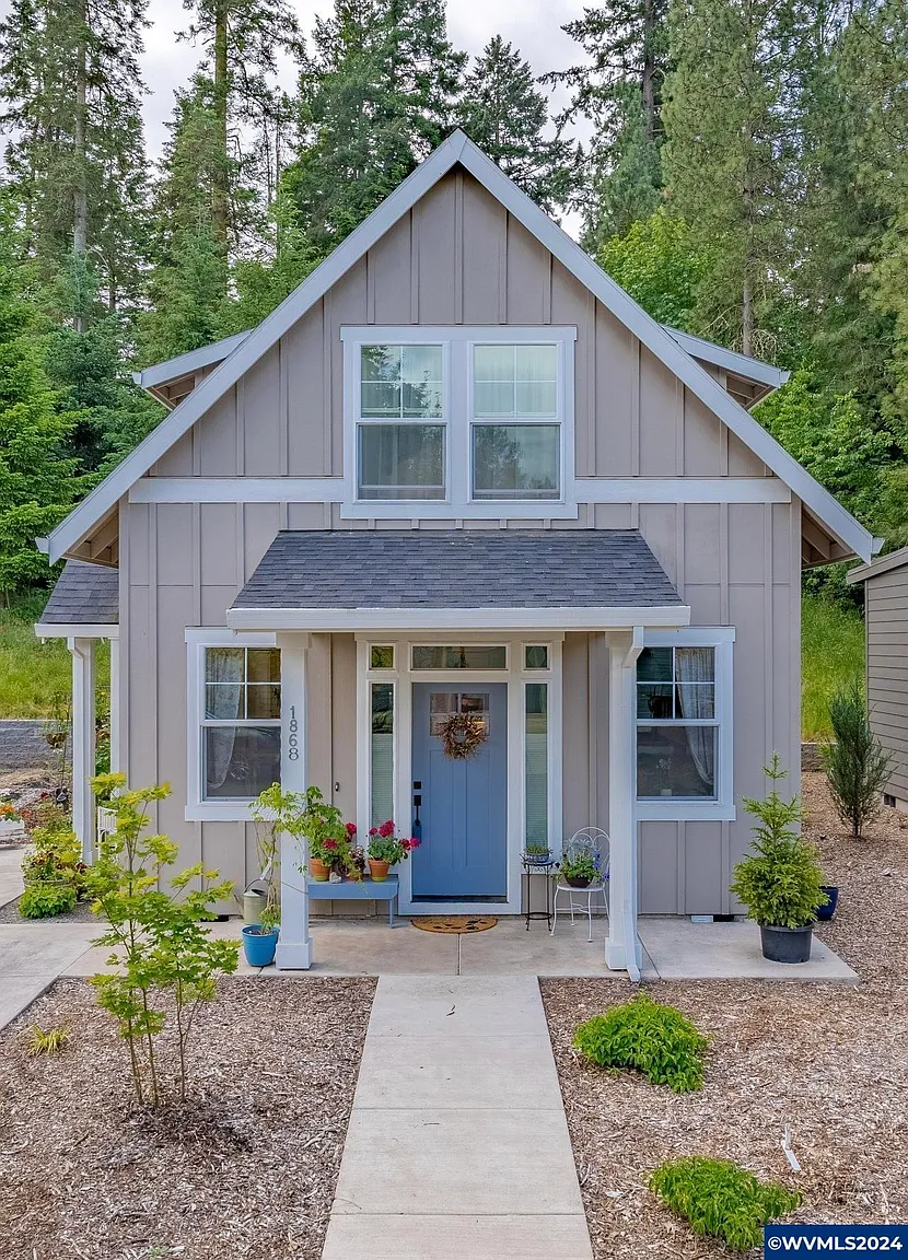 1868 Cousteau Loop SE photo 1