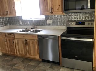 572 & 574 Austin Dr, Barberton, OH 44203