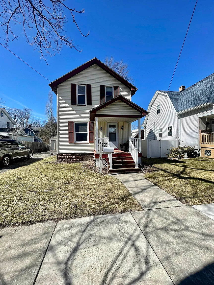 1011 N Lincoln St photo 1