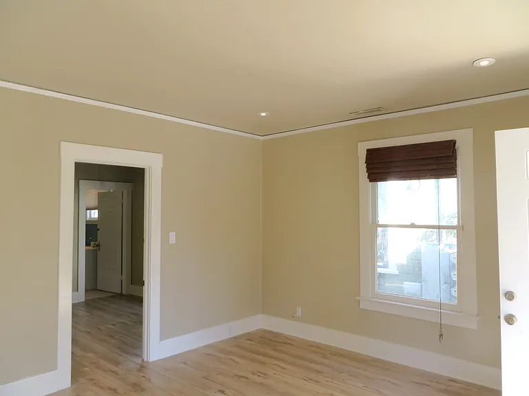 130 W De La Guerra St — Photo 5