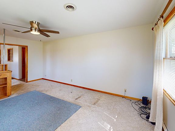 3rd image of 241 5th St SE