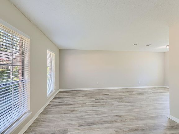 3rd image of 7863 Maple Brook Ln