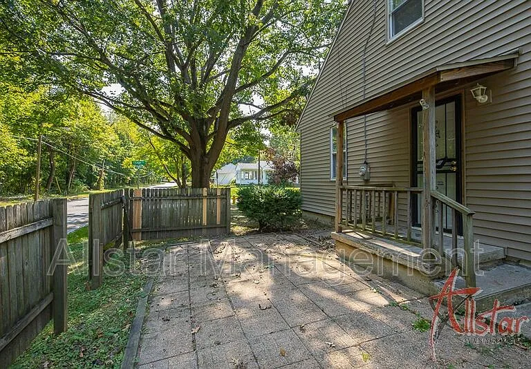 1617 Osage Ave — Photo 4