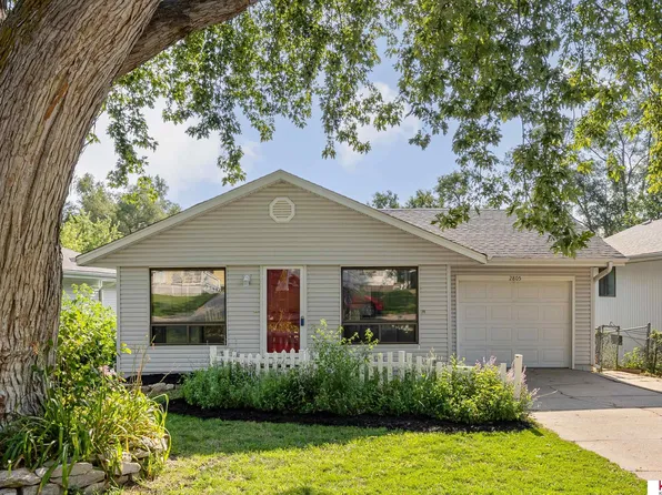 2805 Van Buren St, Bellevue, NE 68005