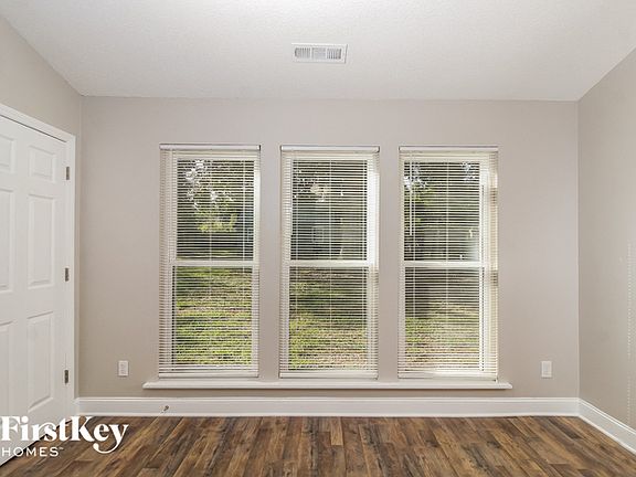5th image of 819 Blazingwood Dr