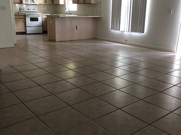 5th image of 915 Clearcreek Dr