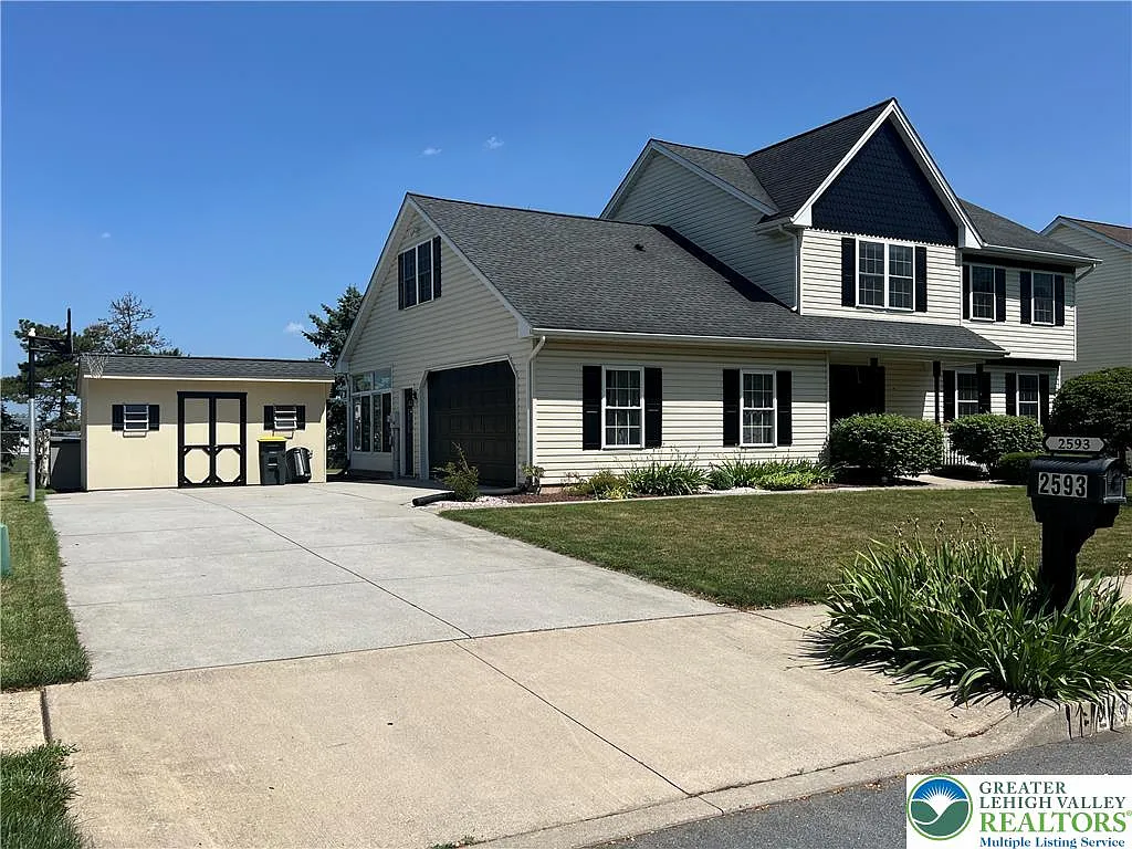 4 bed, 4.0 bath, 2650 sqft, $3,750 — Photo 2