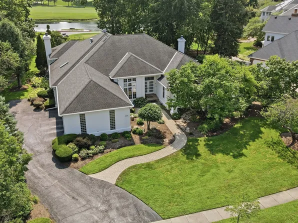 4202 Royal Fox Dr, St Charles, IL 60174