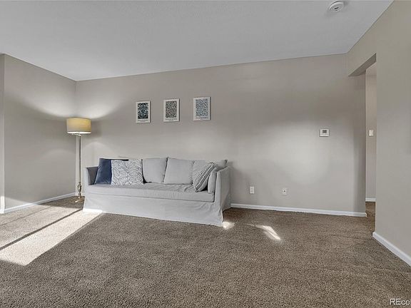 4th image of 398 S Queen Circle
