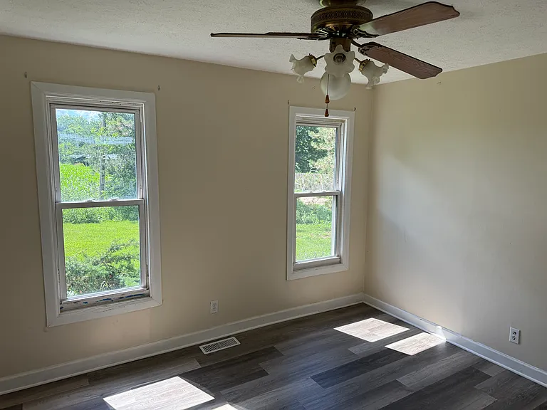 2101 Gateway Center Dr — Photo 4