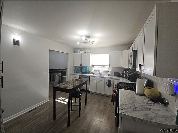 5th image of 553 William St