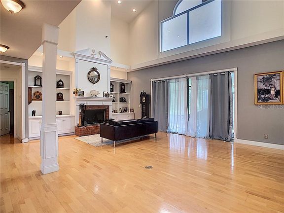 4th image of 3105 W Orange Country Club Dr