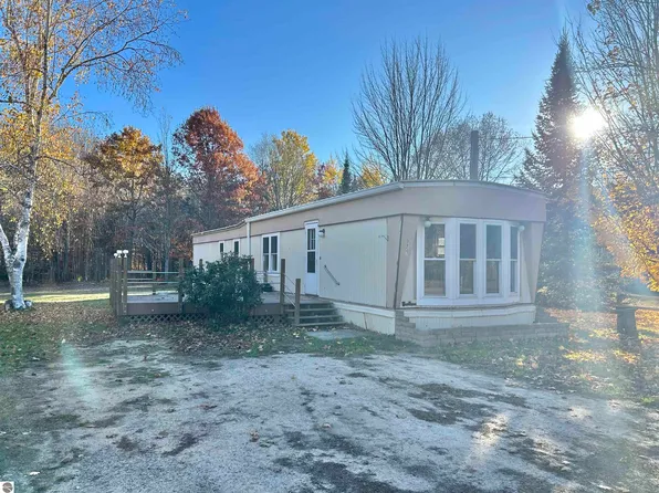 857 Thomas Rd SW, South Boardman, MI 49680