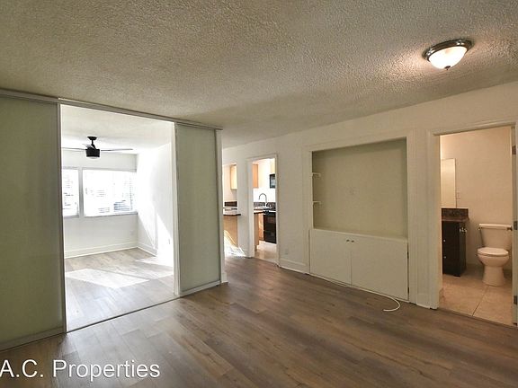4th image of 14025 Moorpark St #17304130