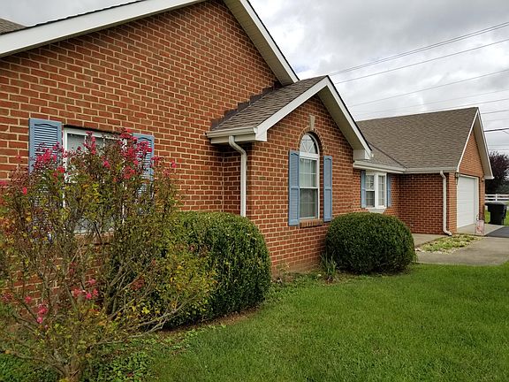 4th image of 558 Elden Ave