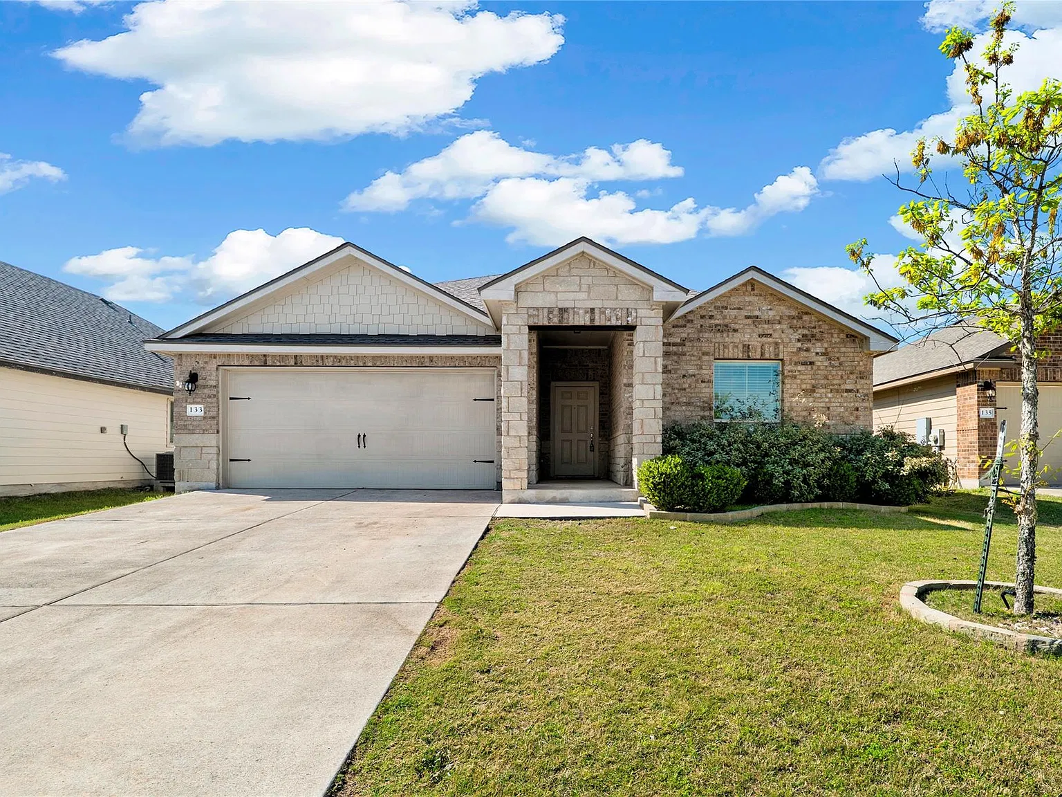 4 bed, 3.0 bath, 1882 sqft, $2,000 — Photo 1